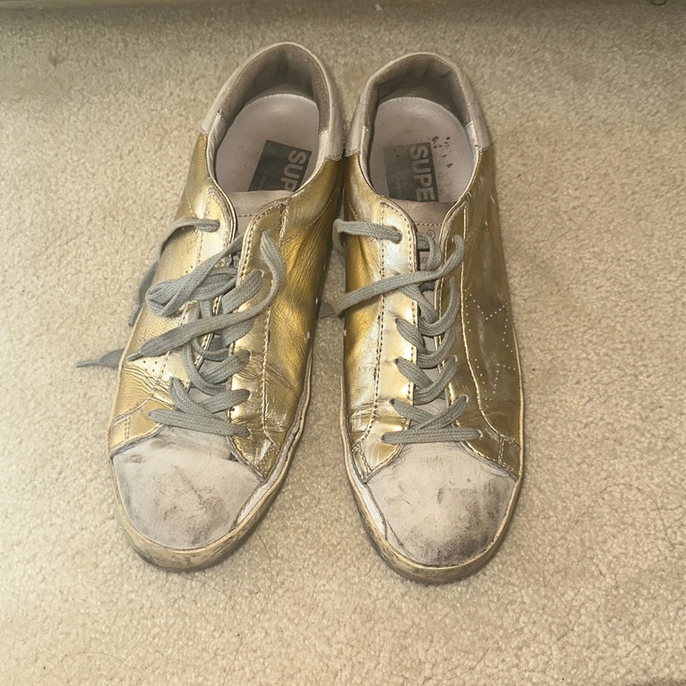 Golden goose size 40 gold with dust bag